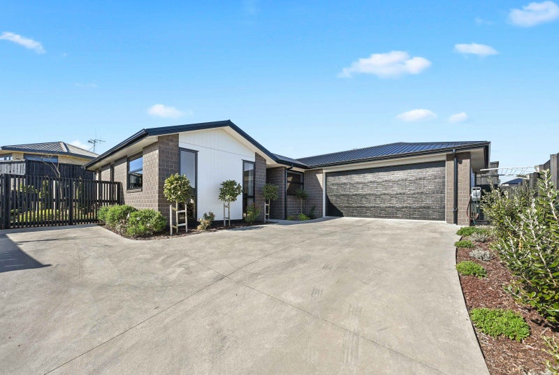 20 Maanihi Drive, Rototuna North, Hamilton - Carousel 1