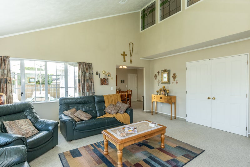16 Bishops Close, Greenmeadows, Napier - Carousel 2