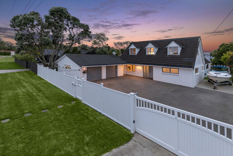 7 Tauhinu Road, Greenhithe, Auckland - Carousel 1