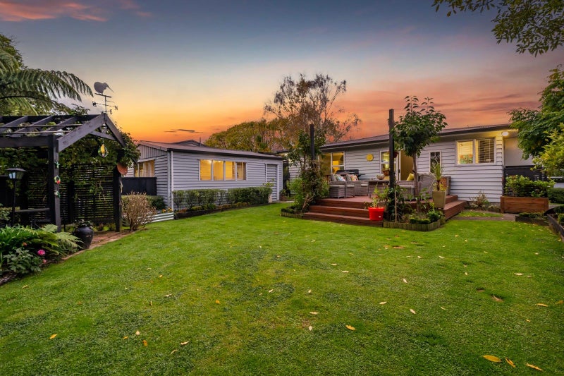 3 Aniseed Grove, Timberlea, Upper Hutt - Carousel 1
