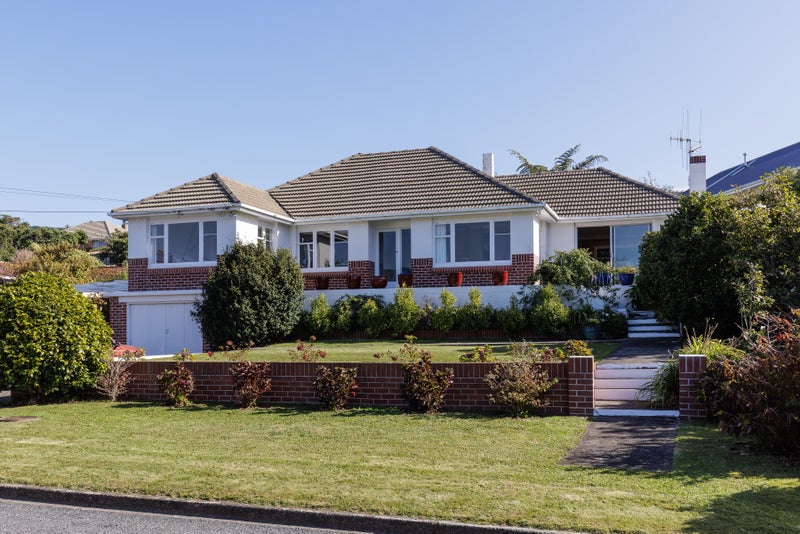 4 Mascot Street, Tawa, Wellington - Carousel 1