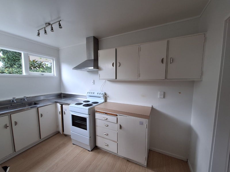 16B Commodore Drive, Lynfield, Auckland - Carousel 2