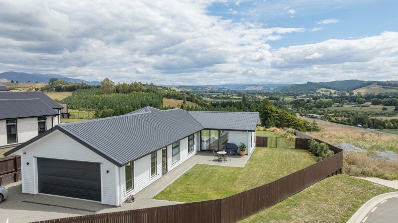 67 Katania Heights, Brightwater - Carousel 1