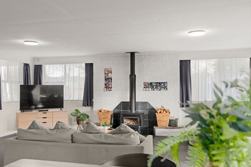 12 Tabak Crescent, Takaro, Palmerston North - Carousel 2