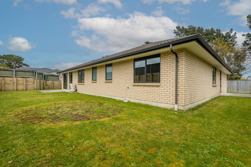 26 Sunstone Crescent, Brown Owl, Upper Hutt - Carousel 19