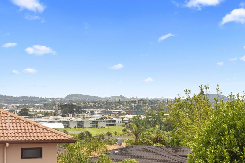 18 Armstrong Farm Drive, East Tamaki Heights, Auckland - Carousel 2