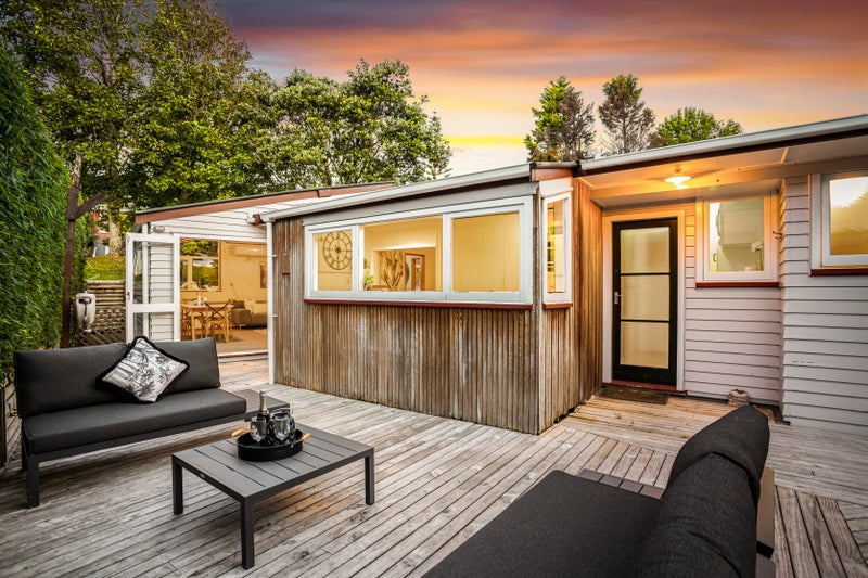 57 Rimutaka Place, Titirangi, Auckland - Carousel 1