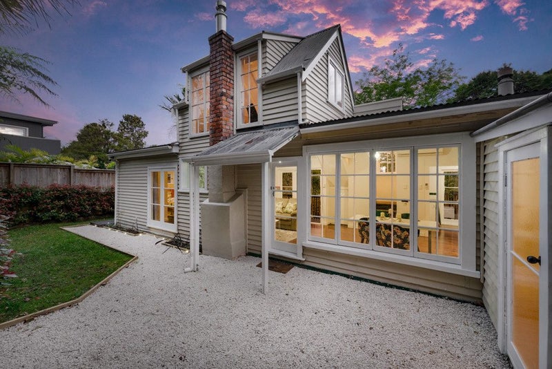 34 Takahe Road, Titirangi, Auckland - Carousel 2