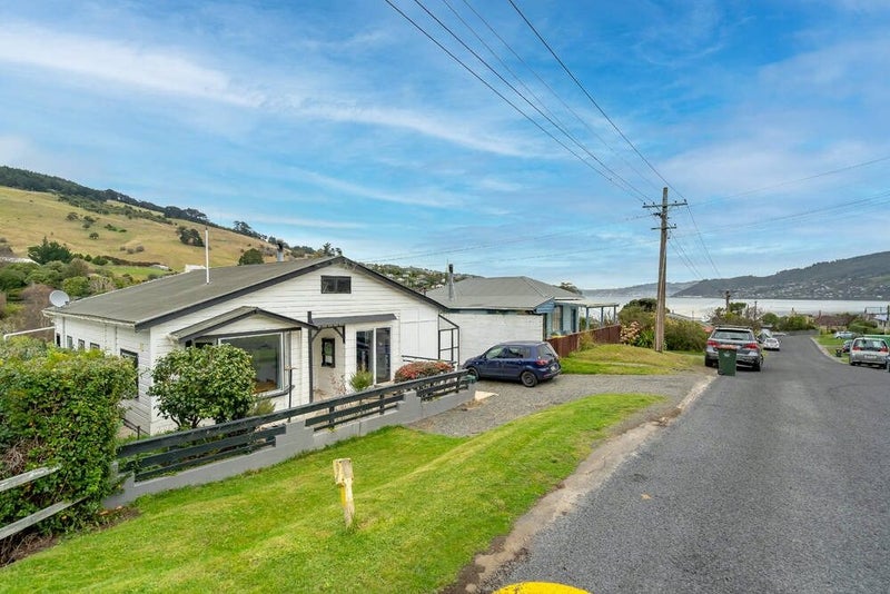 12 Dickson Street, Macandrew Bay, Dunedin - Carousel 1