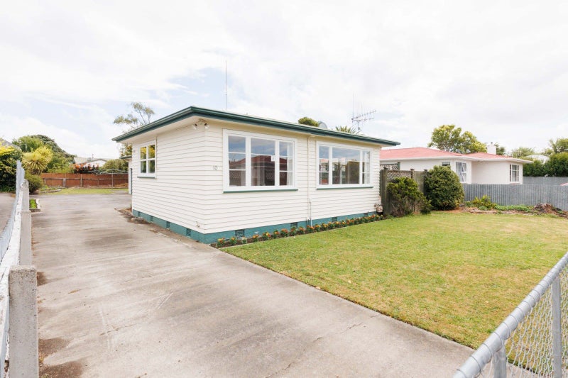 10 Chester Crescent, West End, Palmerston North - Carousel 1