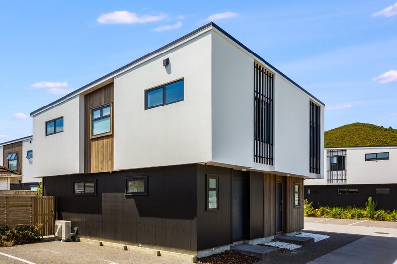 3/338 Oxford Terrace, Avalon, Lower Hutt - Carousel 1