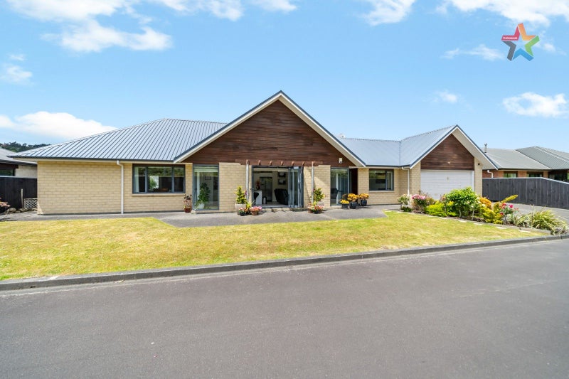 7 Cottle Heath Close, Manor Park, Lower Hutt - Carousel 21