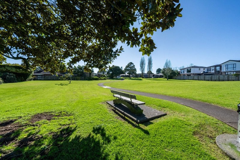 29 Bob Charles Drive, Golflands, Auckland - Carousel 2