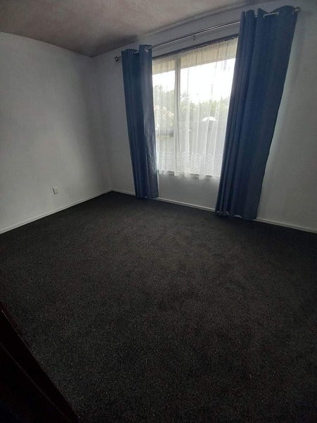 2/9 Defoe Place, Waltham, Christchurch - Carousel 2