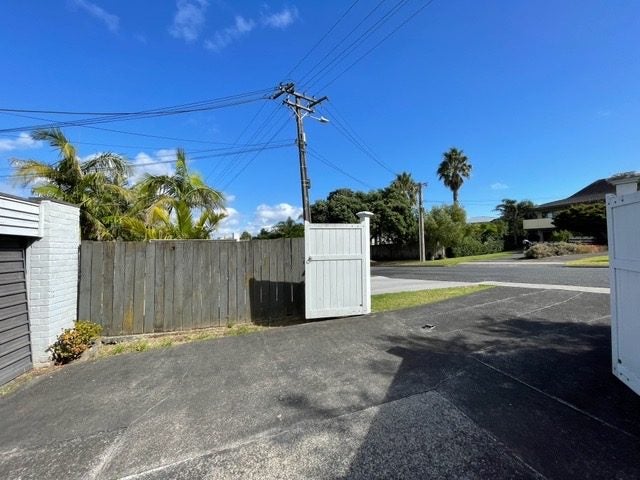 23 Tobruk Crescent, Milford, Auckland - Carousel 26