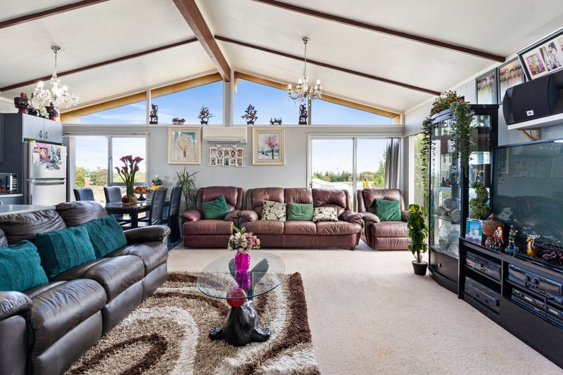 5 Chamade Place, Clover Park, Auckland - Carousel 2