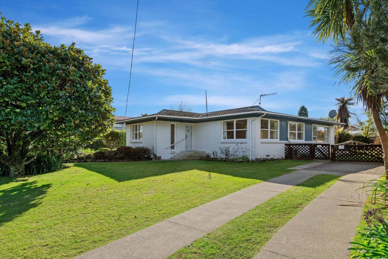 14 Darroch Street, Fairy Springs, Rotorua - Carousel 1