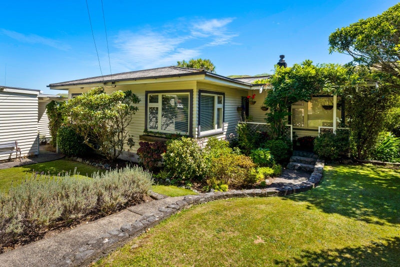 10 Elizabeth Street, Pukerua Bay, Porirua - Carousel 1