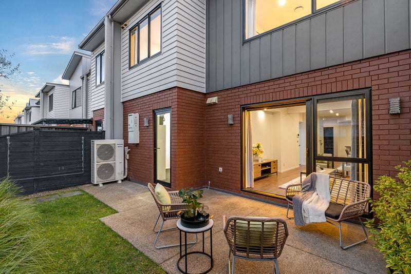 17 Moki Place, Long Bay, Auckland - Carousel 1