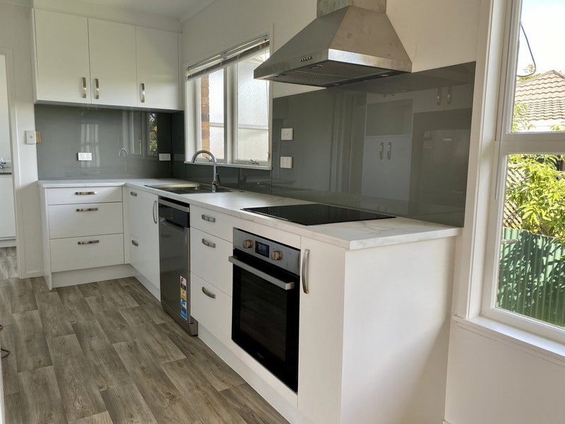 2/49 Shakespeare Road, Milford, Auckland - Carousel 1