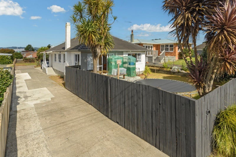 18 Watling Street, Gate Pa, Tauranga - Carousel 1