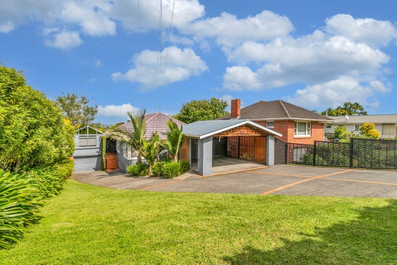 9 Lintaine Place, Glen Innes, Auckland - Carousel 1