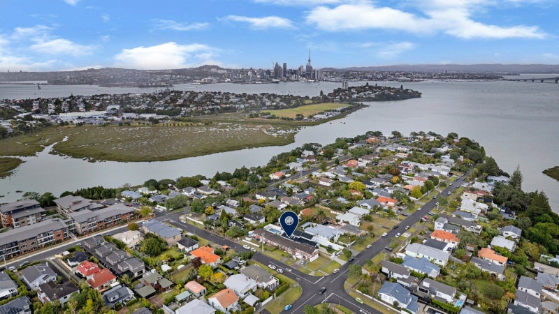 2/39 Aramoana Avenue, Devonport, Auckland - Carousel 2