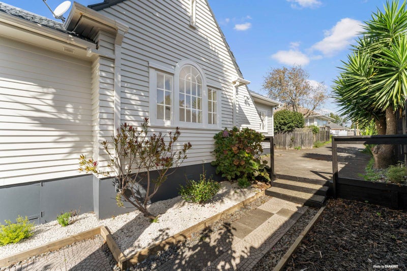1/18 Edwards Avenue, Henderson, Auckland - Carousel 1
