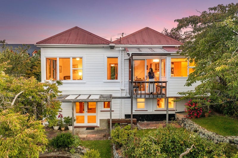 17 Brownville Crescent, Maori Hill, Dunedin - Carousel 1
