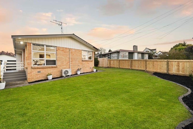 24A Lewis Street, Glenview, Hamilton - Carousel 2