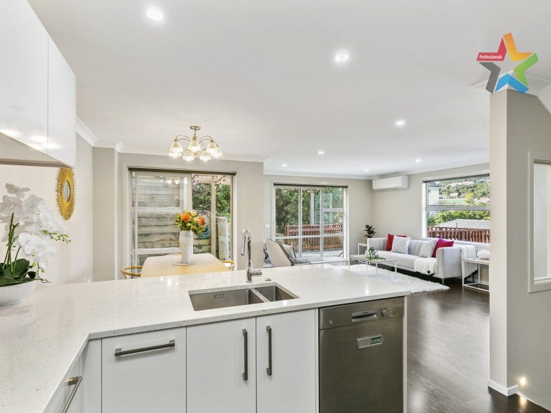 31 Thurleigh Grove, Karori, Wellington - Carousel 2