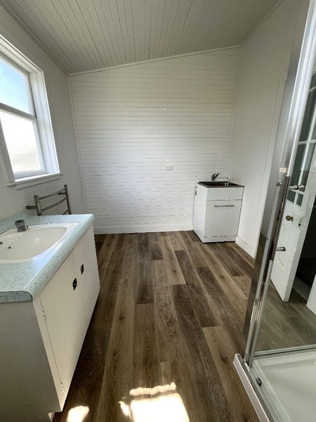 100 Broadway, Carterton, Carterton - Carousel 8