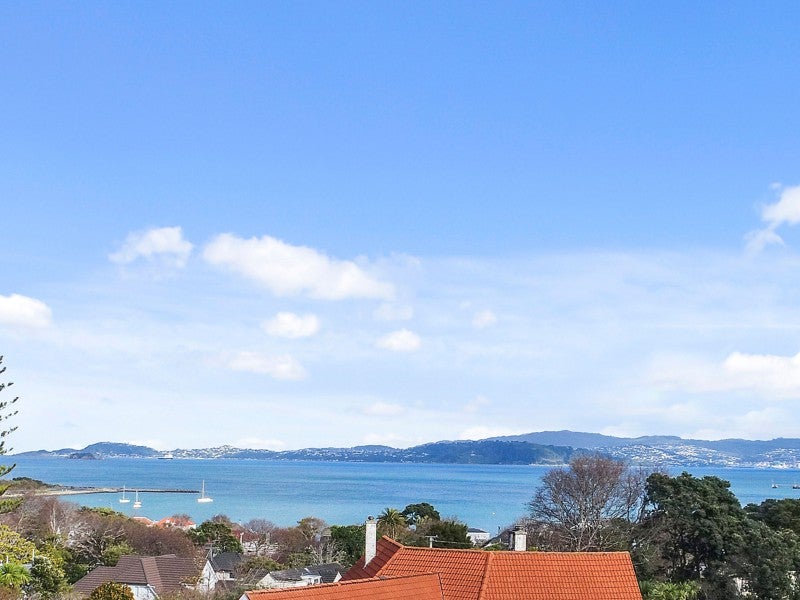 17 Whiorau Grove, Lowry Bay, Lower Hutt - Carousel 2