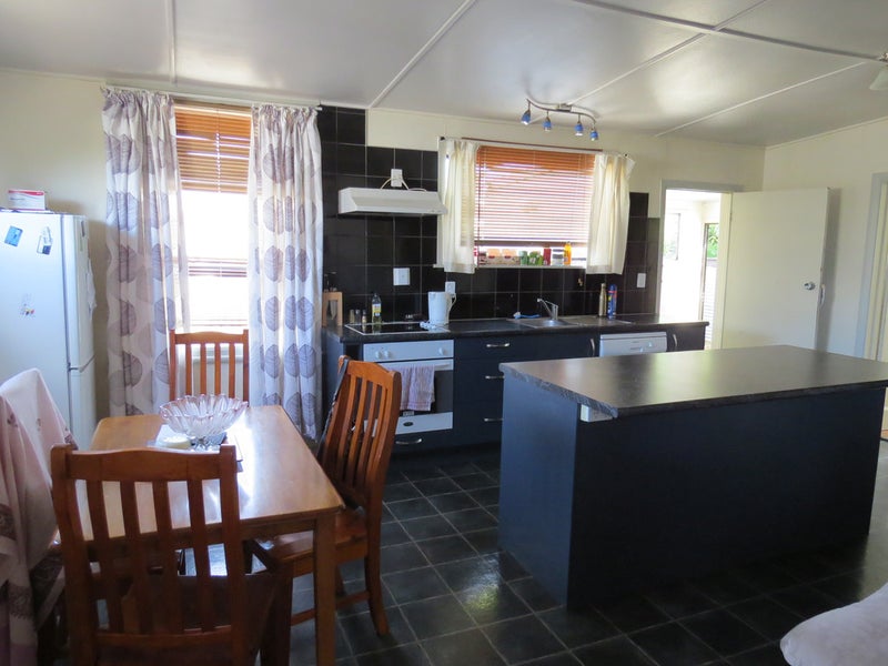 1005A Beatty Street, Mayfair, Hastings - Carousel 2