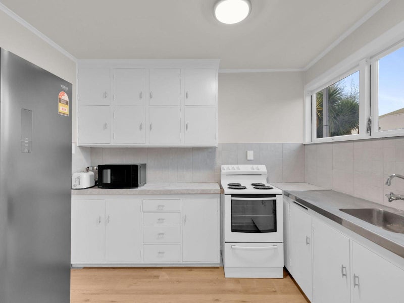 2/18 Wellington Street, Hamilton East, Hamilton - Carousel 1