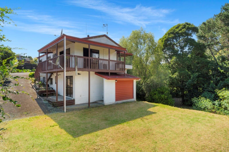 12 Fairmont Terrace, Otumoetai, Tauranga - Carousel 2