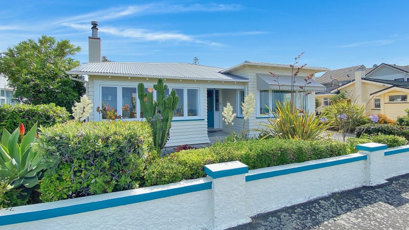 36 The Esplanade, Westshore, Napier - Carousel 2