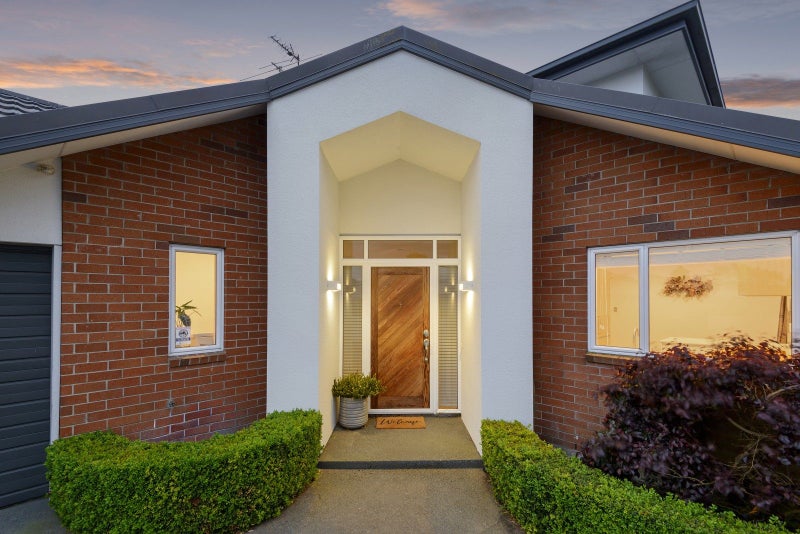 19 Innisfree Place, Northwood, Christchurch - Carousel 1