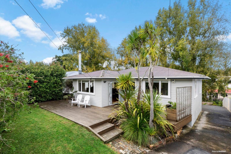 62 Rosamund Avenue, New Windsor, Auckland - Carousel 1