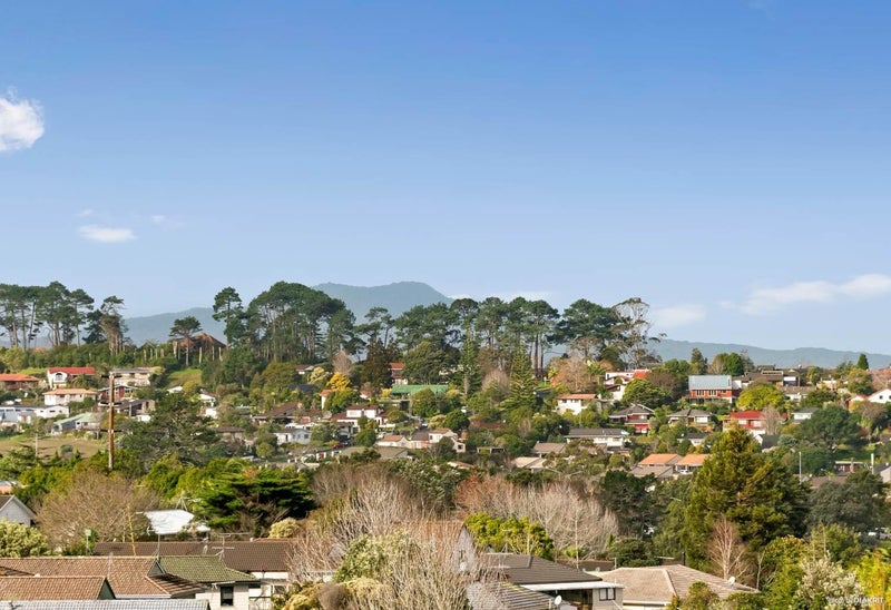 37 Athena Drive, Totara Vale, Auckland - Carousel 2