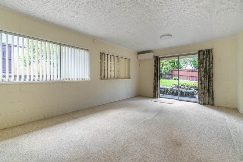 49 Chatswood Grove, Chatswood, Auckland - Carousel 2