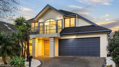 12 Lone Tree Avenue, Te Atatu Peninsula, Auckland - Carousel 1