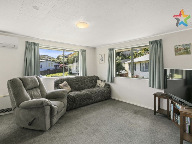 7 Becks Close, Kelson, Lower Hutt - Carousel 2