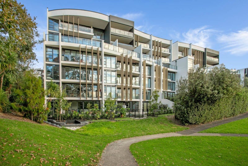 104/8 Kingsland Terrace, Kingsland, Auckland - Carousel 1
