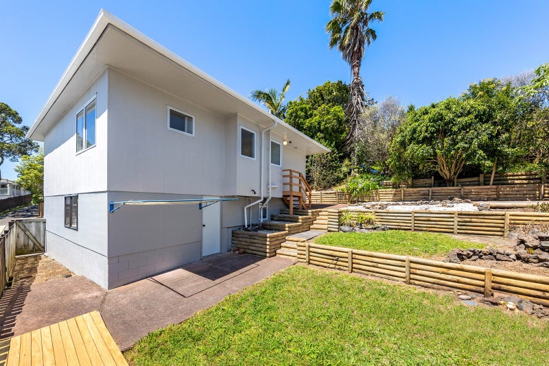 2/16 Lilburn Crescent, Massey, Auckland - Carousel 2