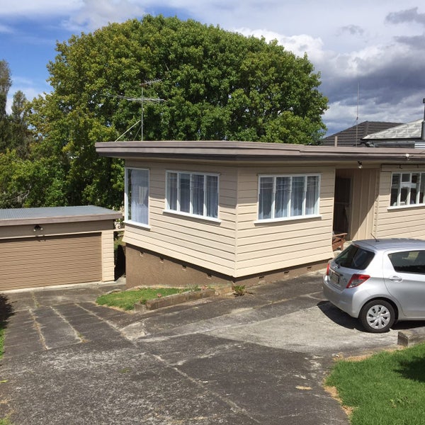 61 Mellons Bay Road, Mellons Bay, Auckland - Carousel 1