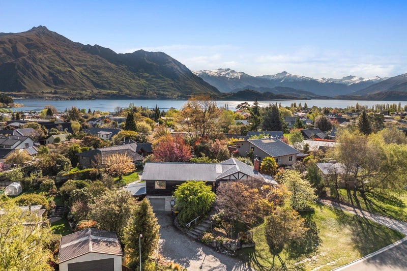 31 Kowhai Drive, Wanaka - Carousel 1