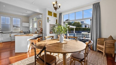 16 Lighthouse Road, Bluff Hill, Napier - Carousel 1