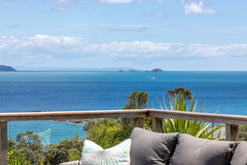 10 Great Barrier Road, Oneroa, Waiheke Island - Carousel 1