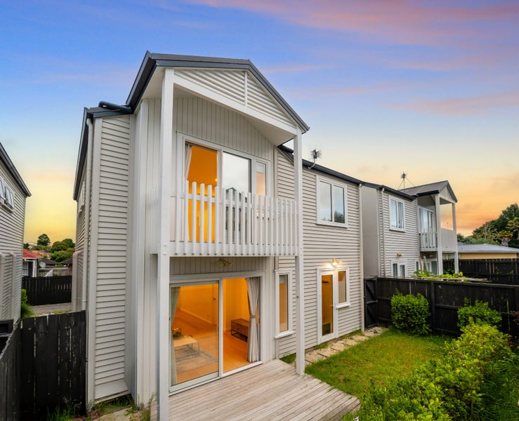17C Holland AVE, Point England, Auckland  - Carousel 2